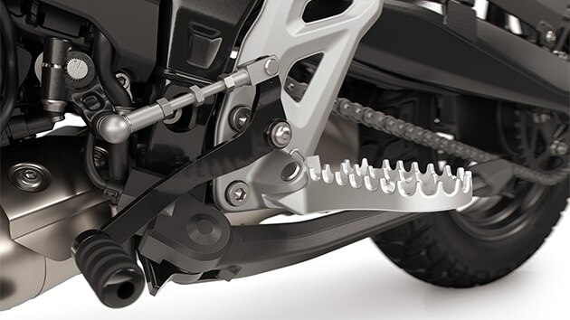 The enduro footrests and shift assistant Pro of the F 450 GS from BMW Motorrad