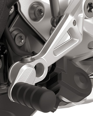 The adjustable gearshift and brake lever comes as standard with the F 900 GS from BMW Motrorrad