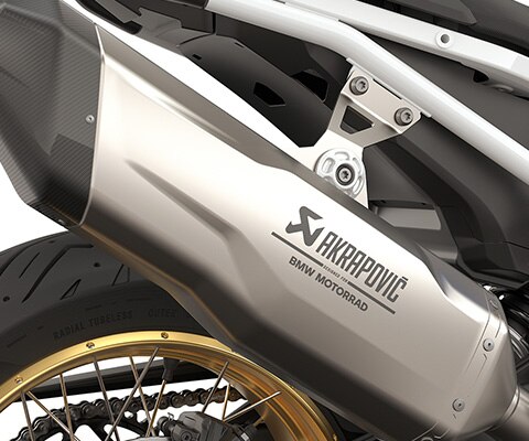 The F 900 GS from BMW Motorrad with Akrapovič rear silencer