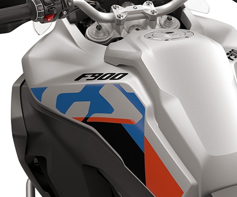 The side panels of the F 900 GS Adventure from BMW Motorrad with a large 23 l tank
