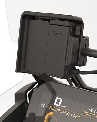 The preparation for the navigation device of the F 900 GS Adventure
