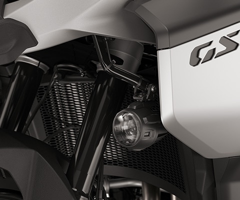 The additional headlight of the F 900 GS Adventure from BMW Motorrad