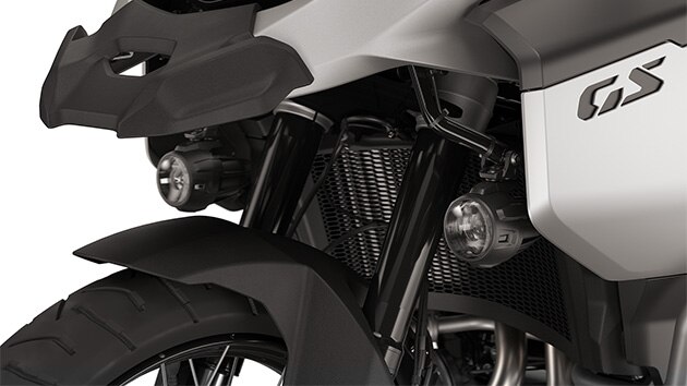 The additional headlight of the F 900 GS Adventure from BMW Motorrad