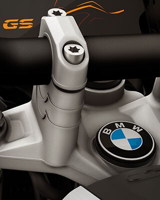 We see the R 1250 GS Adventure with handlebar risers.