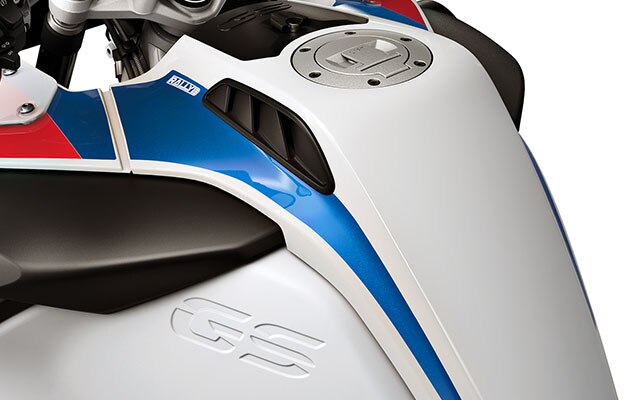 We see the 30-litre tank of the R 1250 GS Adventure.