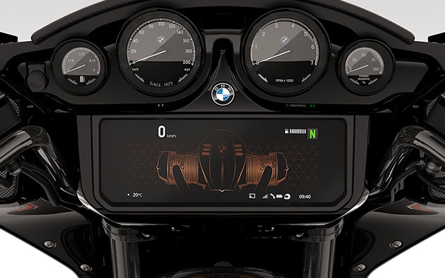 The cockpit boasts the analogue round instruments and the TFT display.