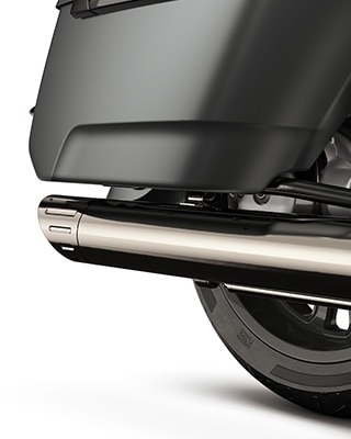 Detailed image of the rear silencer of the R 18 Roctane from BMW Motorrad