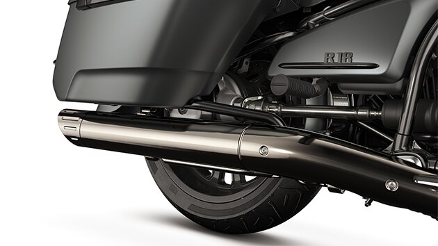 Detailed image of the rear silencer of the R 18 Roctane from BMW Motorrad