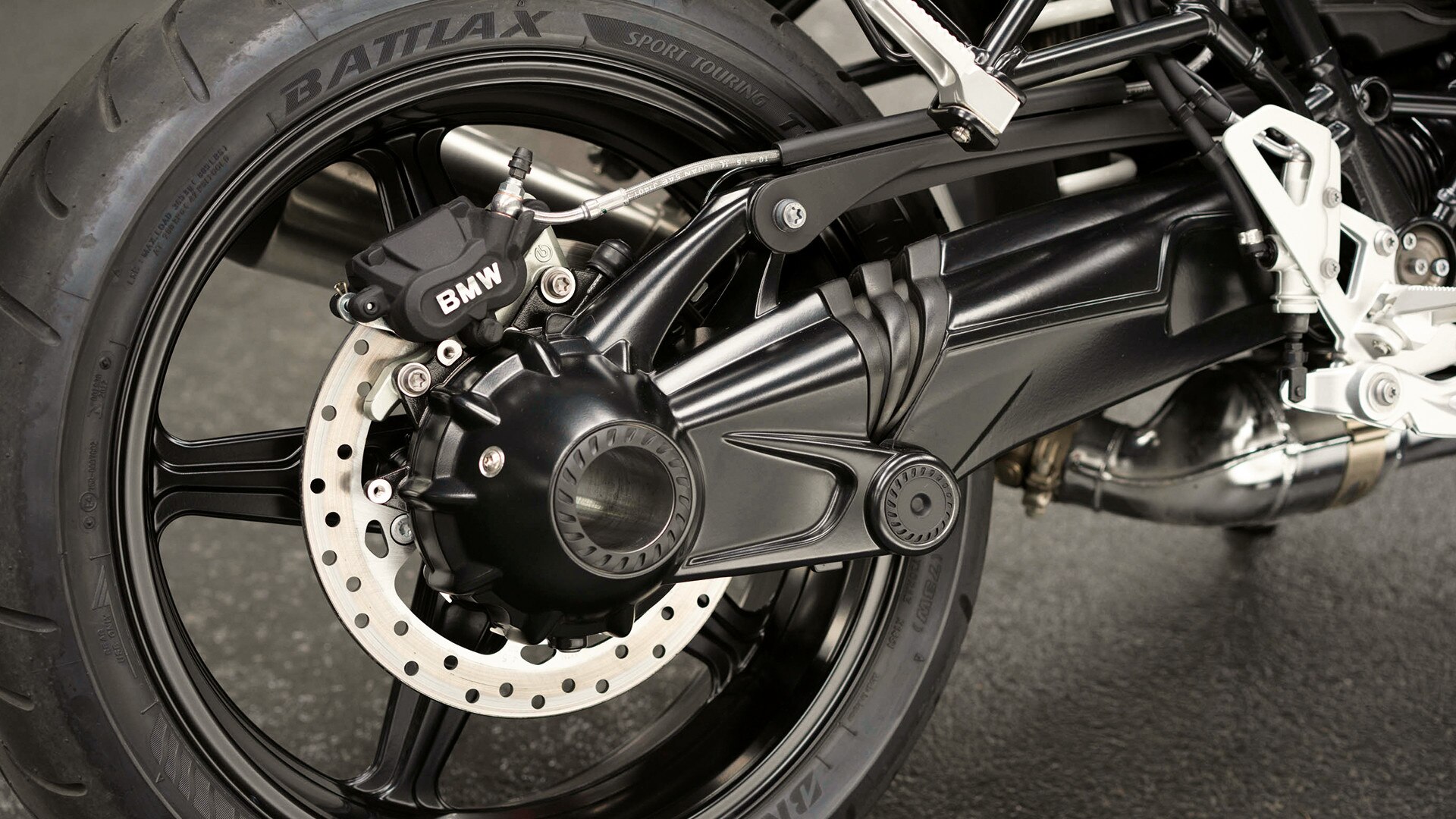 R nineT Pure cast aluminium single-sided swing-arm
