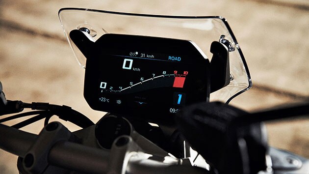 BMW R 1250 R with TFT display and connectivity