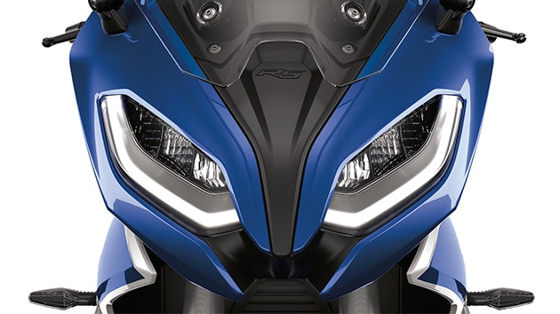 Front with LED daytime riding light of the R 1250 RS