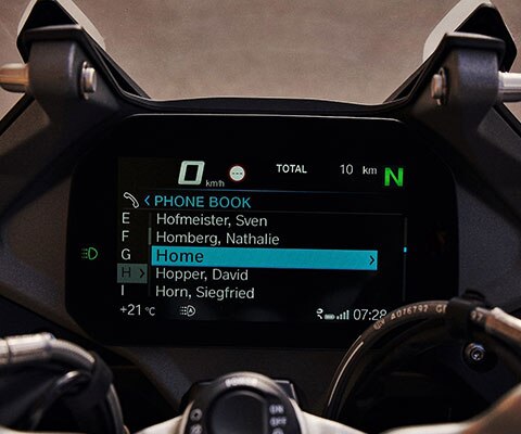 R 1250 RS cockpit with TFT display